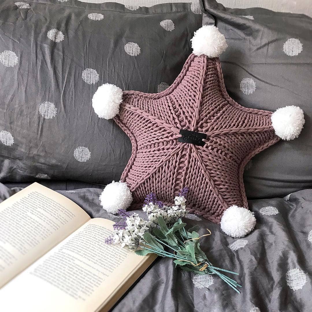 50-free-crochet-pillow-patterns