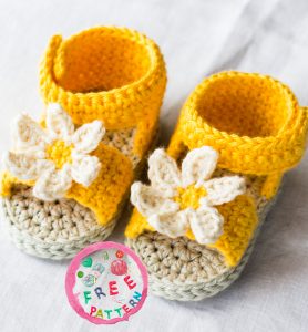 Daisy Delight Baby Sandals Free Pattern 2021 - hotcrochet .com