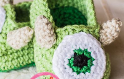 friendly-monster-baby-booties-model-free-pattern