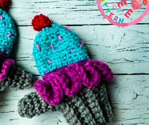 cupcake-mittens-free-crochet-pattern-2020