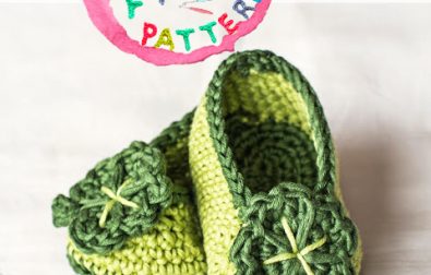 st-patricks-day-shamrock-baby-booties-model-free-pattern