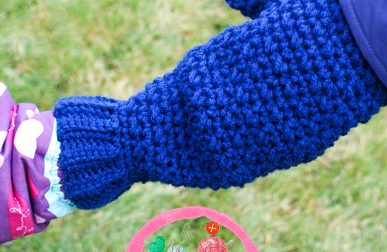 valentines-day-crochet-hand-holding-mitten-free-pattern-2020