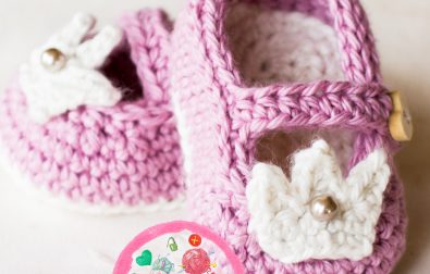 princess-charlotte-baby-booties-model-free-crochet-pattern