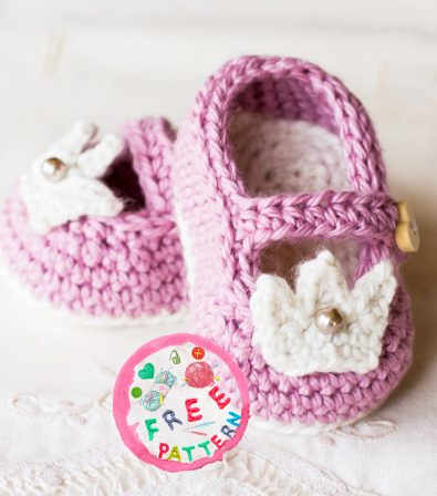 princess-charlotte-baby-booties-model-free-crochet-pattern