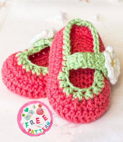 tootsie-fruity-baby-booties-model-free-crochet-pattern-2020