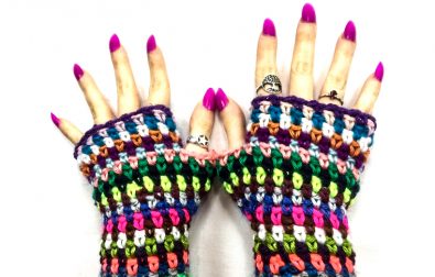 scrap-buster-fingerless-gloves-free-crochet-pattern-2020