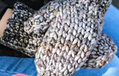 rasta-model-gloves-free-crochet-pattern-2020