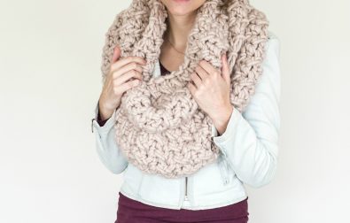 marshmallow-infinity-scarf-free-crochet-pattern-2020