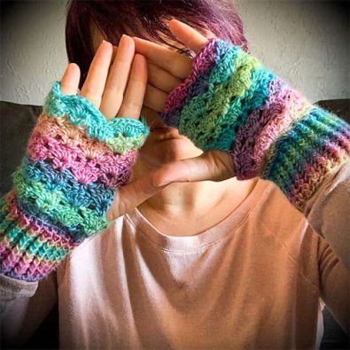 herringbone-crochet-fingerless-gloves-free-pattern