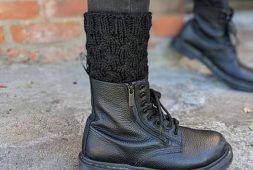 seed-stitch-cabled-boot-cuffs-free-pattern-2020