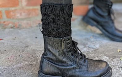 seed-stitch-cabled-boot-cuffs-free-pattern-2020