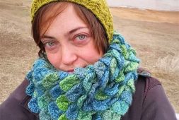 button-scarf-free-crochet-pattern-2020