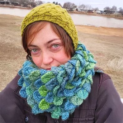 button-scarf-free-crochet-pattern-2020