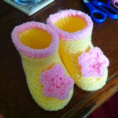 tootsie-fruity-baby-booties-model-free-crochet-pattern-2020