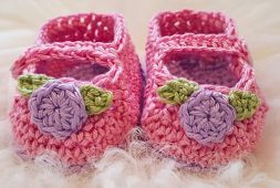 mary-jane-rosebud-baby-booties-free-crochet-pattern-2020