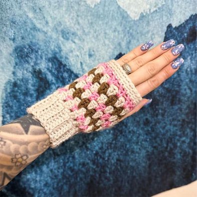 fingerless-gloves-and-boot-cuffs-with-diamond-and-stone-free-pattern