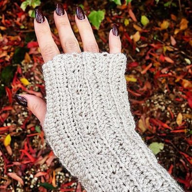 gorgeous-cable-fingerless-gloves-free-pattern