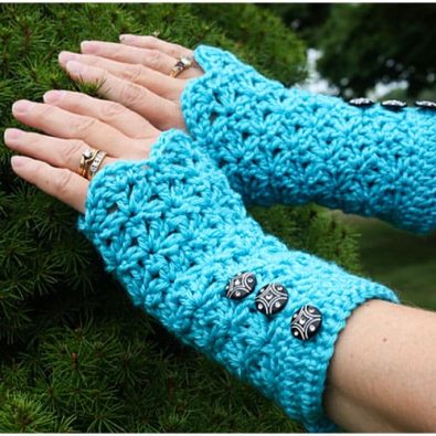 one-lace-mitts-free-crochet-pattern-2020