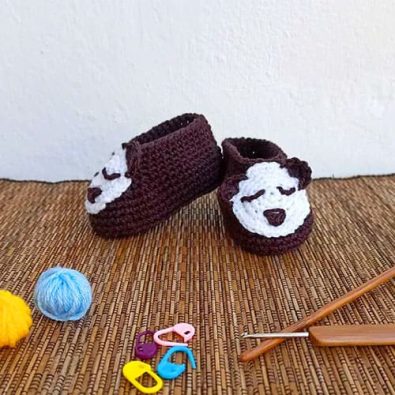 sleepy-panda-baby-booties-free-crochet-pattern