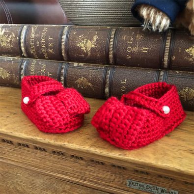 free-crochet-pattern-ruby-red-mary-jane-booties