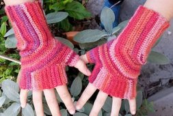 swans-head-mitts-free-crochet-pattern-2020