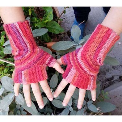 swans-head-mitts-free-crochet-pattern-2020