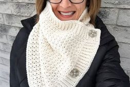 marshmallow-infinity-scarf-free-crochet-pattern-2020