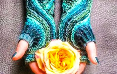 swans-head-mitts-free-crochet-pattern-2020