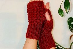 cozy-dragon-scale-mitts-free-knitting-pattern-2020