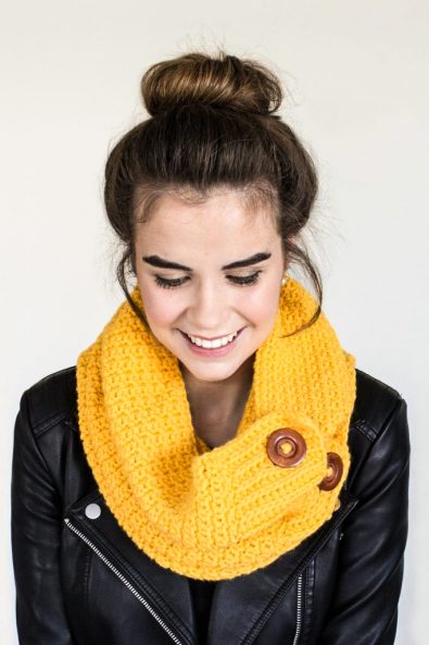 button-scarf-free-crochet-pattern-2020