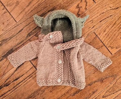 baby-yoda-sweater-free-knitting-pattern-2020