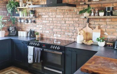 black-is-a-noble-color-great-in-kitchen-cabinets