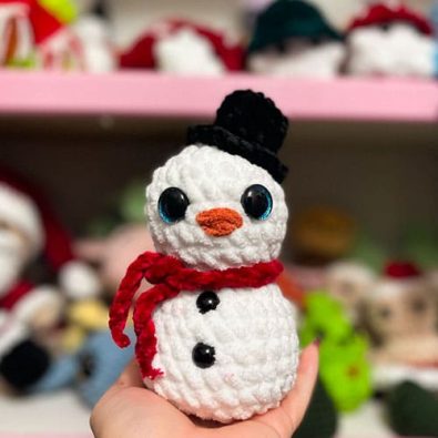 free-crochet-snowman-car-hanger-amigurumi-pdf-pattern