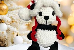 free-crochet-panda-pattern-with-christmas-hat