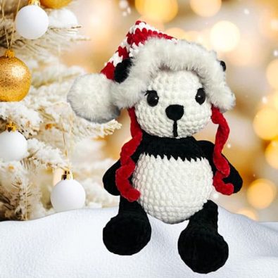 free-crochet-panda-pattern-with-christmas-hat