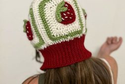 strawberry-crochet-granny-square-balaclava-free-pattern