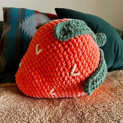 strawberry-pillow-crochet-pattern-free