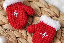 free-crochet-mitten-christmas-ornaments-pattern