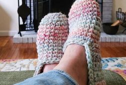 quick-and-simple-crochet-slippers-free-pattern