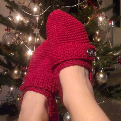 free-buttoned-crochet-house-slippers-pattern