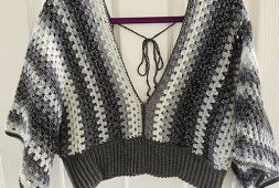 v-neck-crochet-cropped-sweater-free-pattern