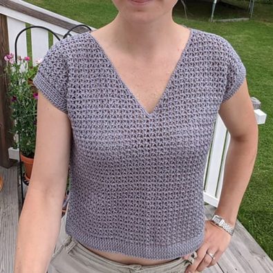 v-neck-summer-crochet-lace-tee-free-pdf-pattern