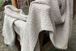 cozy-chunky-crochet-blanket-free-pattern