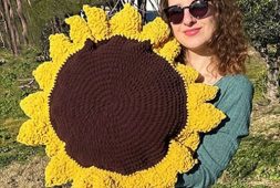 free-crochet-sunflower-pillow-pattern