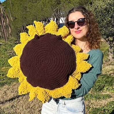 free-crochet-sunflower-pillow-pattern